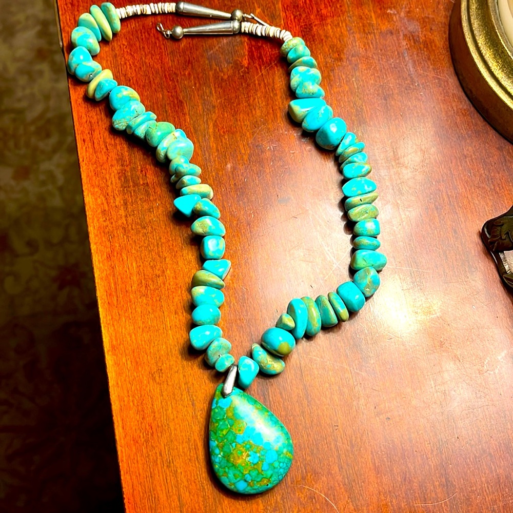 Turquoise necklace with pendant.